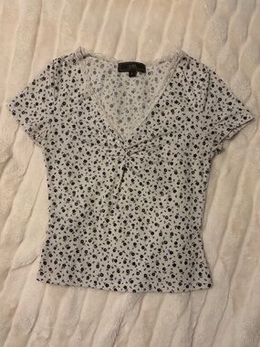 Vibe White Short-Sleeve V-Neck Floral Top